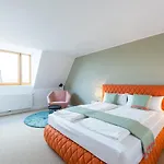 Studiohouse Frankfurt 4*