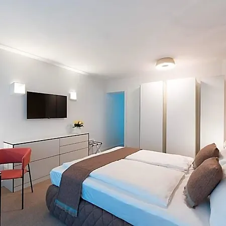 Studiohouse Frankfurt 4*